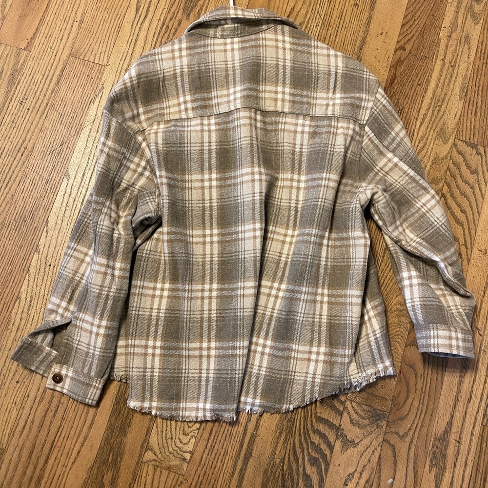 Shacket - Picture 2 of 3